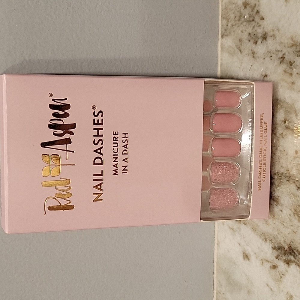 Red Aspen nails dashes